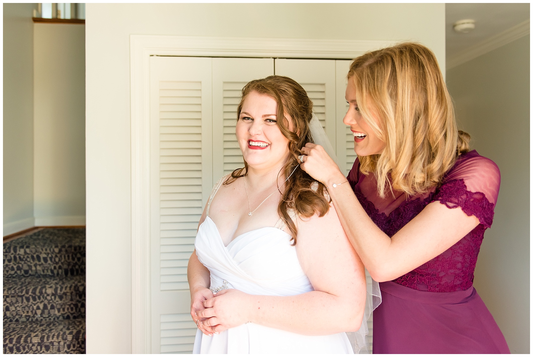 Bride's sister helping to put on necklace in the 2018 wedding photography favorites