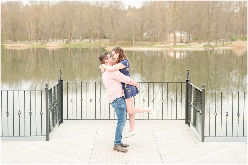 Lift kiss Fowler Park engagement session