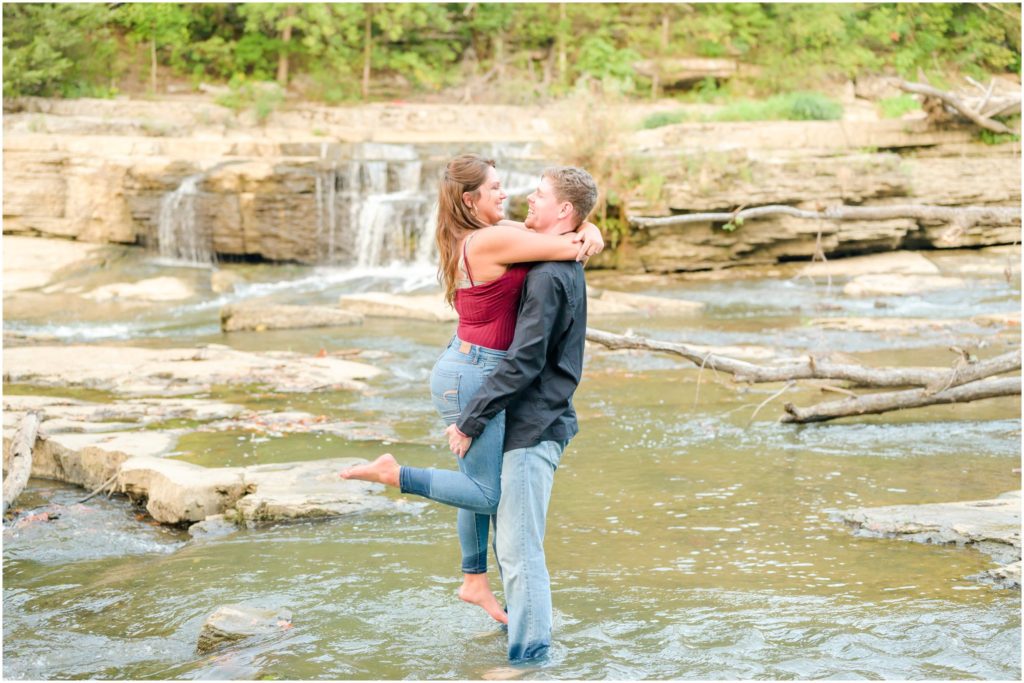 Lift kiss in water Cataract Falls engagement session
