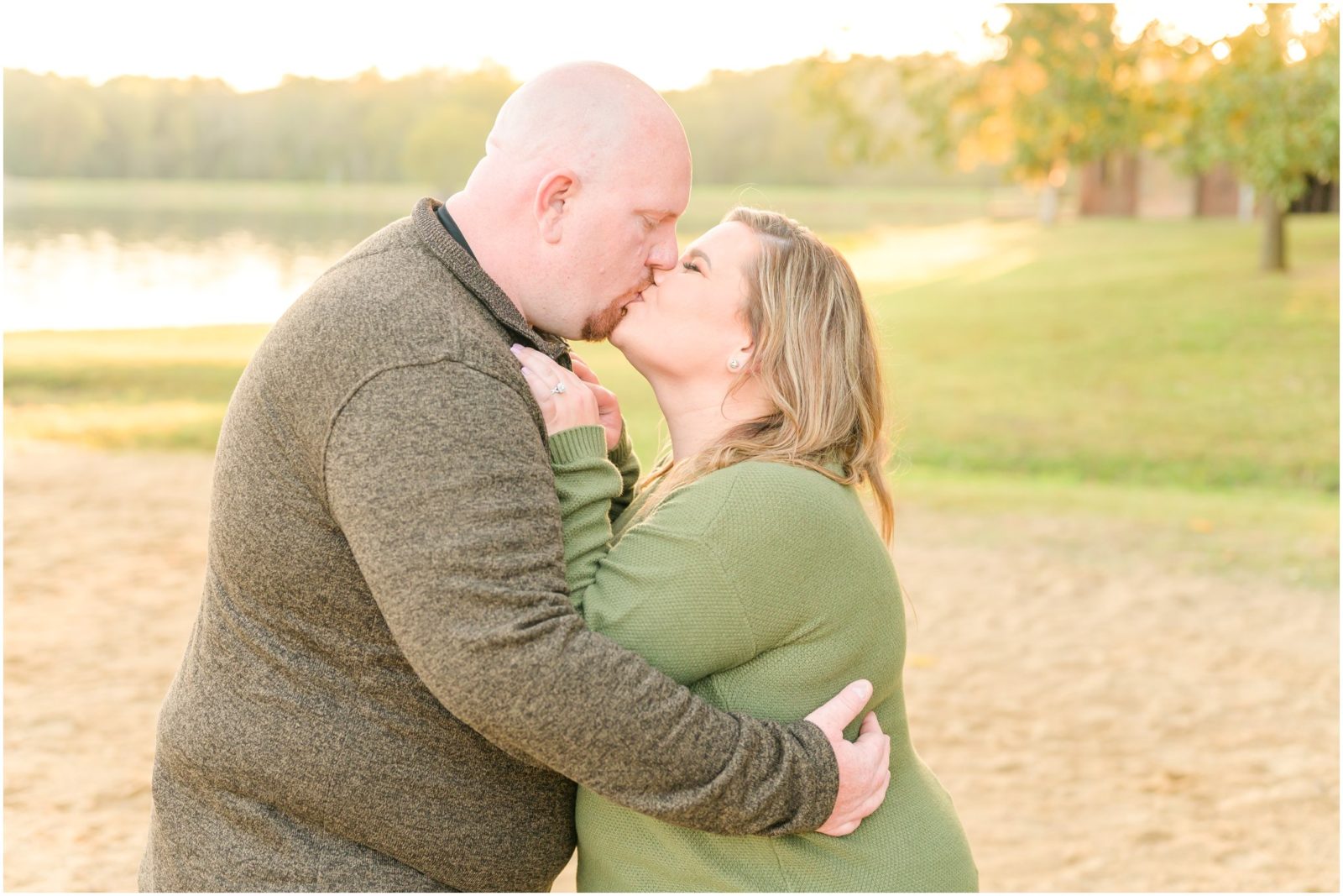 Dip kiss Lincoln State Park engagement session