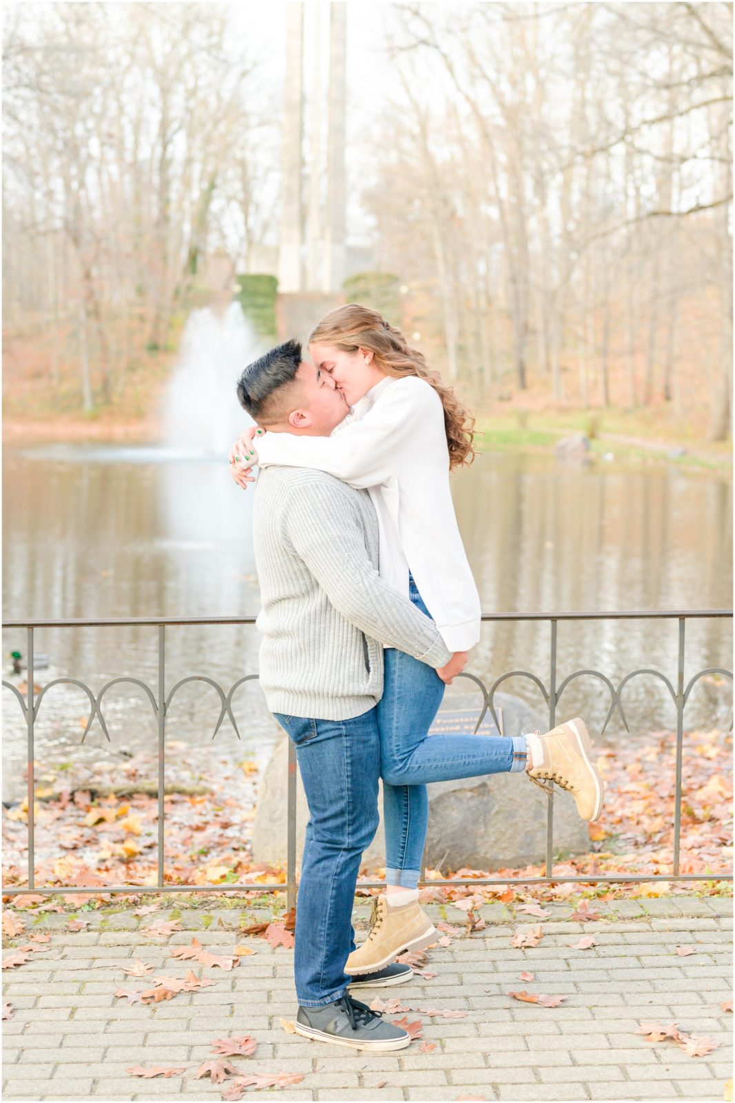 Lift kiss Holcomb Gardens engagement session